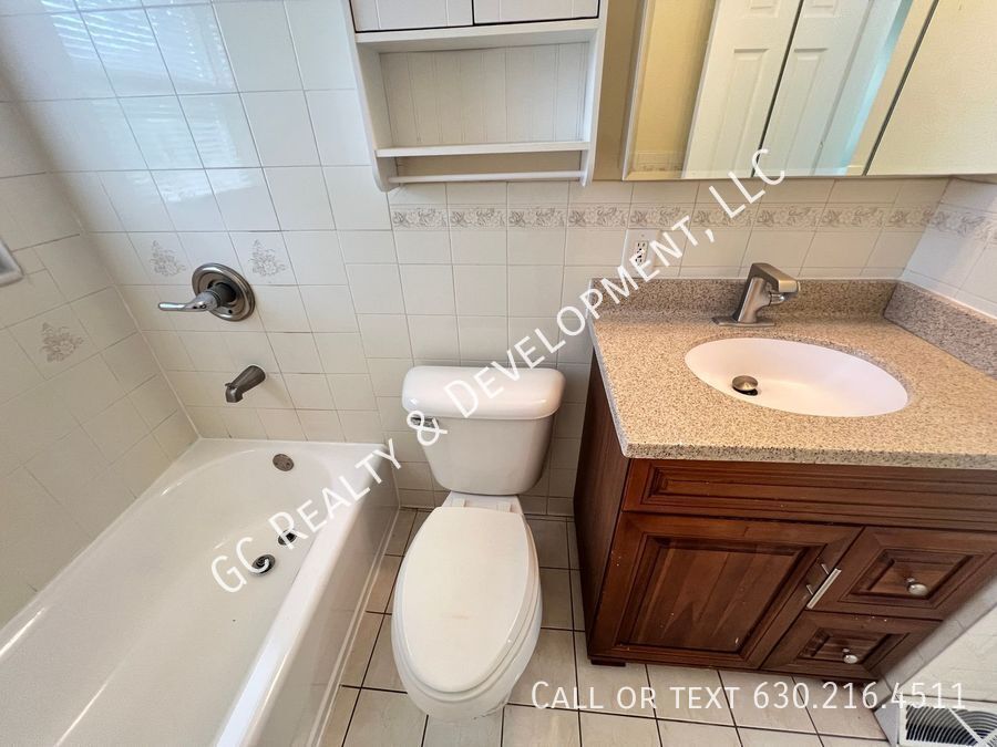 *** 1/2 MO RENT FREE / 3 BDRM-2 FULL BATH / 2 CAR GARAGE / PRIMARY SUITE W/FULL BATH / FINISHED LOWER LEVEL / CENTRAL AIR *** property image