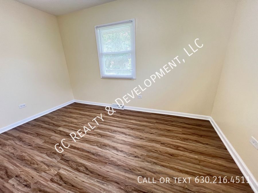 *** 1/2 MO RENT FREE / 3 BDRM-2 FULL BATH / 2 CAR GARAGE / PRIMARY SUITE W/FULL BATH / FINISHED LOWER LEVEL / CENTRAL AIR *** property image