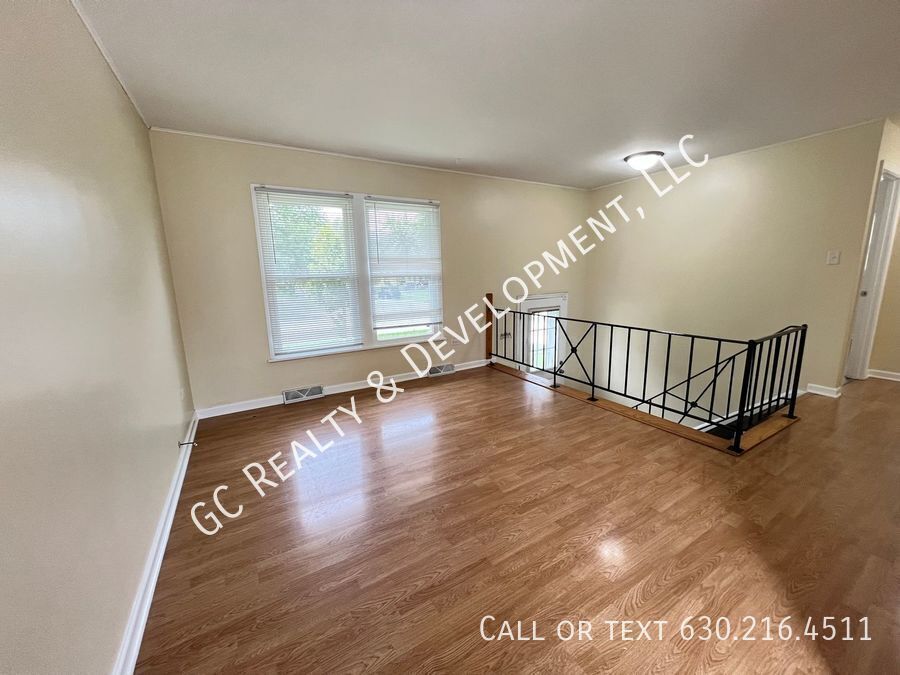 *** 1/2 MO RENT FREE / 3 BDRM-2 FULL BATH / 2 CAR GARAGE / PRIMARY SUITE W/FULL BATH / FINISHED LOWER LEVEL / CENTRAL AIR *** property image