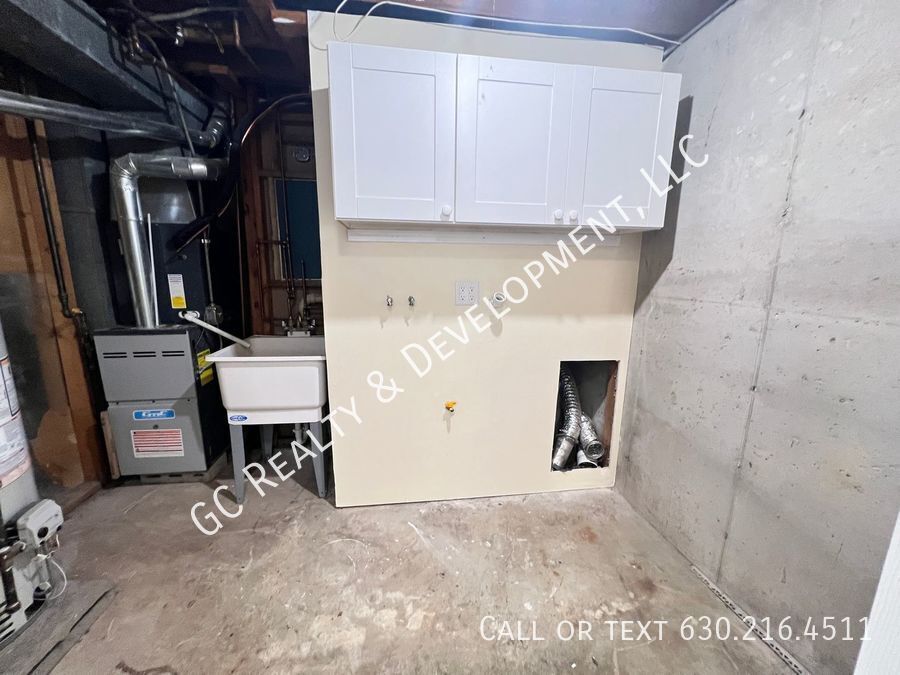 *** 1/2 MO RENT FREE / 3 BDRM-2 FULL BATH / 2 CAR GARAGE / PRIMARY SUITE W/FULL BATH / FINISHED LOWER LEVEL / CENTRAL AIR *** property image