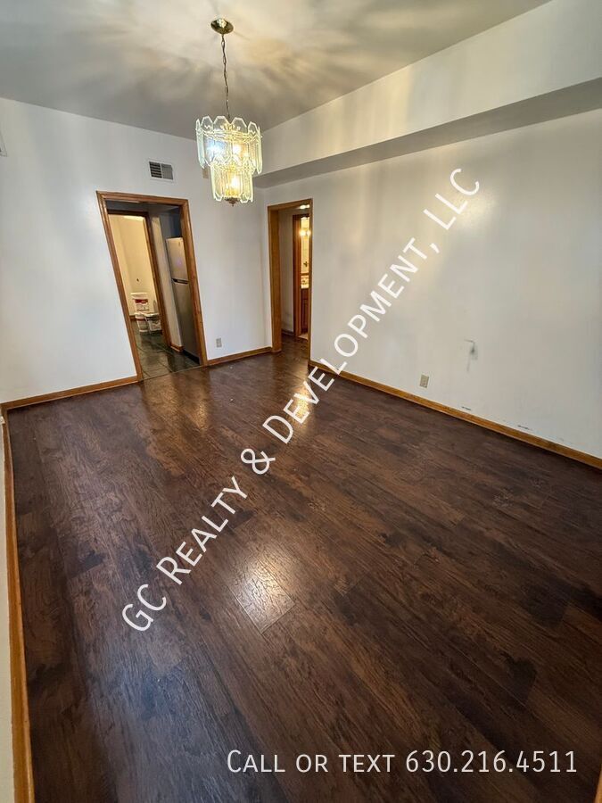 *** 1ST FLOOR UNIT / 2 BDRM / PET FRIENDLY / GARAGE PARKING FOR $50/MO / CENTRAL AC *** property image