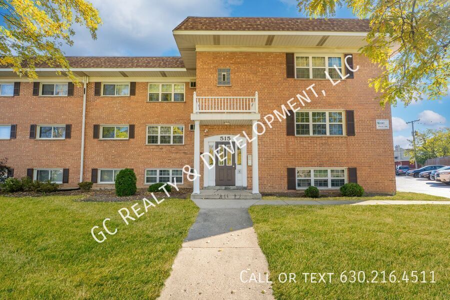 *** 2 BDRM / HARDWOOD FLOORS / TENANT ONLY PAYS ELECTRIC / PARKING INCLUDED *** property image