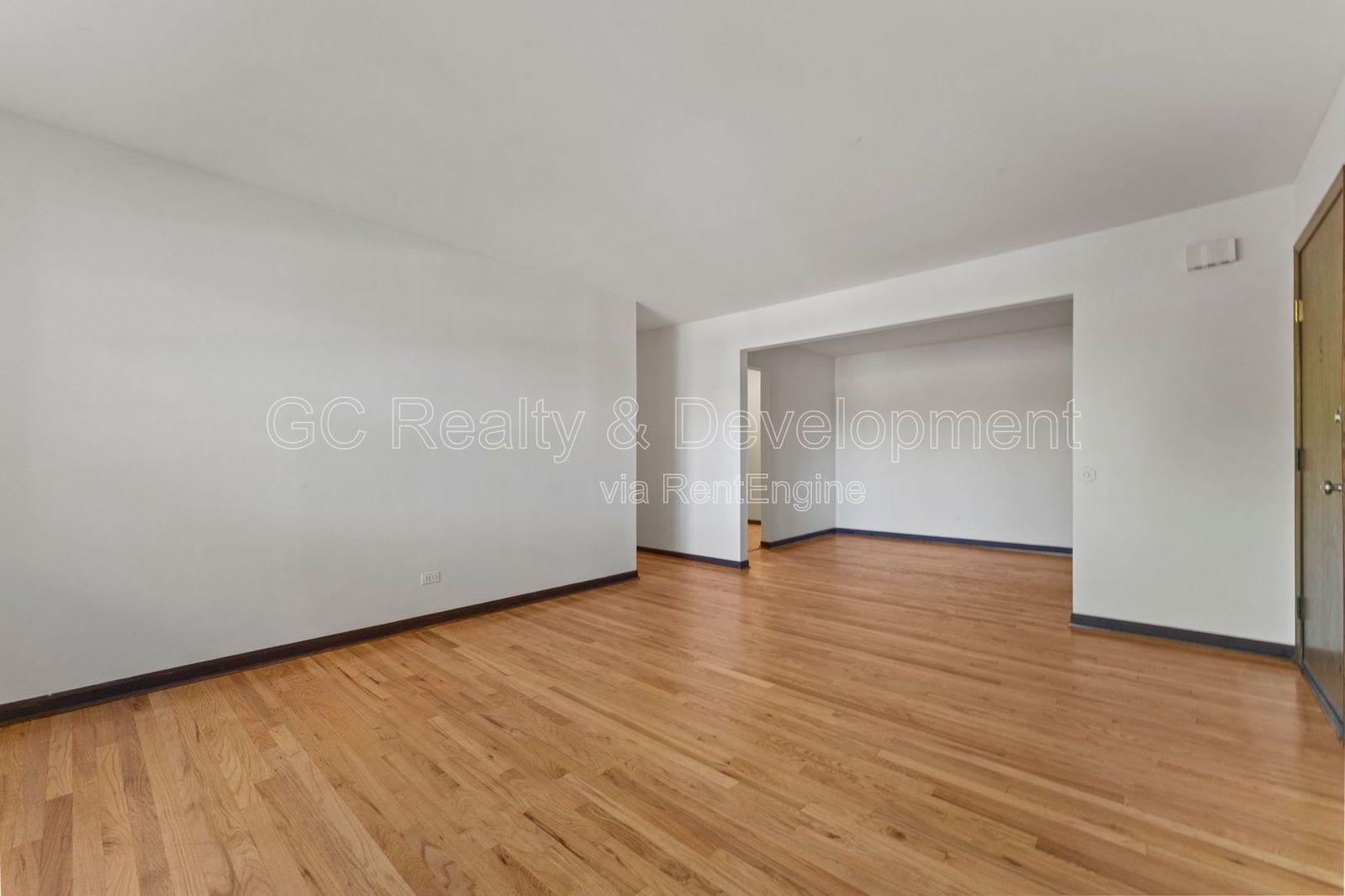 *** 2 BDRM / HARDWOOD FLOORS / TENANT ONLY PAYS ELECTRIC / PARKING INCLUDED *** property image