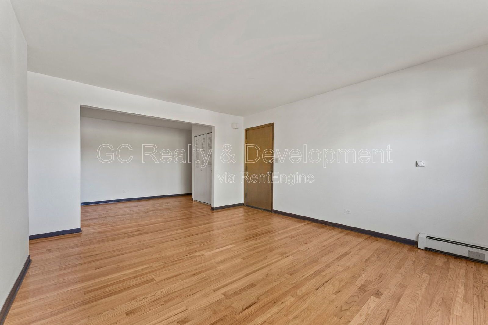 *** 2 BDRM / HARDWOOD FLOORS / TENANT ONLY PAYS ELECTRIC / PARKING INCLUDED *** property image