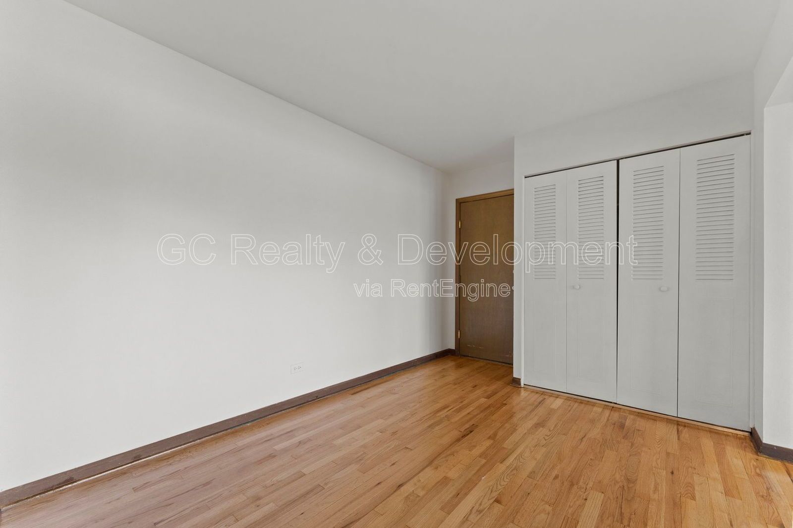 *** 2 BDRM / HARDWOOD FLOORS / TENANT ONLY PAYS ELECTRIC / PARKING INCLUDED *** property image