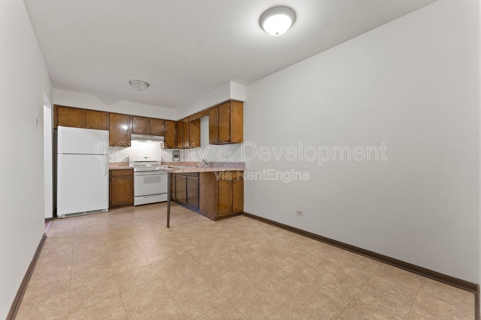 *** 2 BDRM / HARDWOOD FLOORS / TENANT ONLY PAYS ELECTRIC / PARKING INCLUDED *** property image