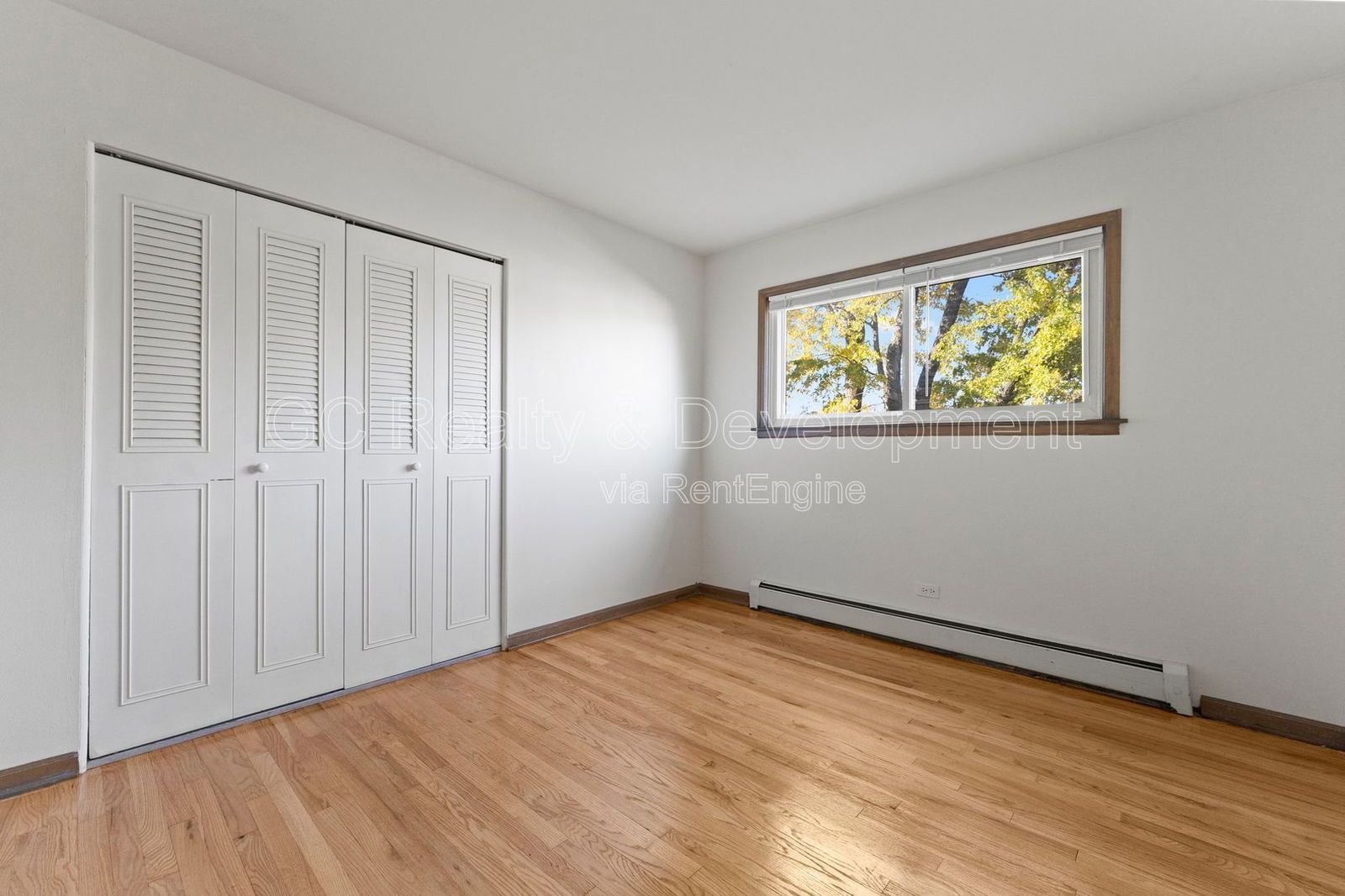 *** 2 BDRM / HARDWOOD FLOORS / TENANT ONLY PAYS ELECTRIC / PARKING INCLUDED *** property image