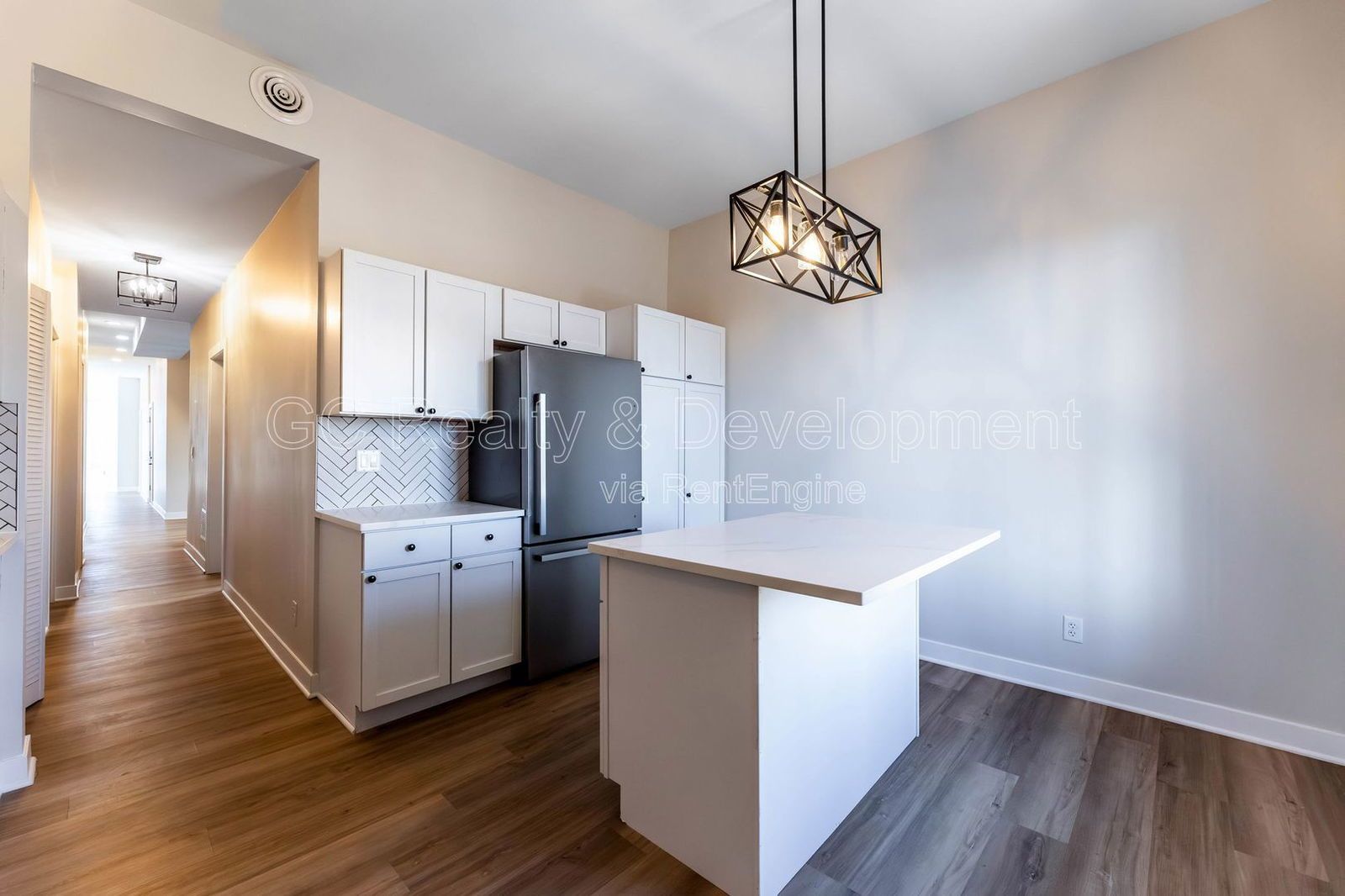 *** 3 BDRM - 1.5 BTH / UPDATED / 1800 SQFT / STAINLESS APPL & GRANITE /  PET FRIENDLY / LAUNDRY IN UNIT *** property image