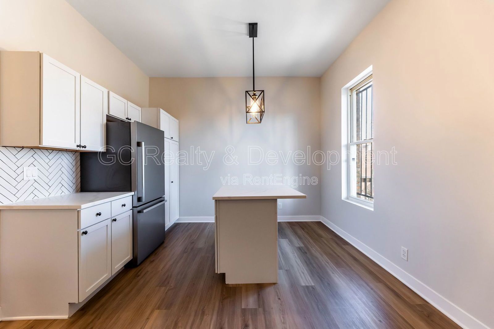 *** 3 BDRM - 1.5 BTH / UPDATED / 1800 SQFT / STAINLESS APPL & GRANITE /  PET FRIENDLY / LAUNDRY IN UNIT *** property image