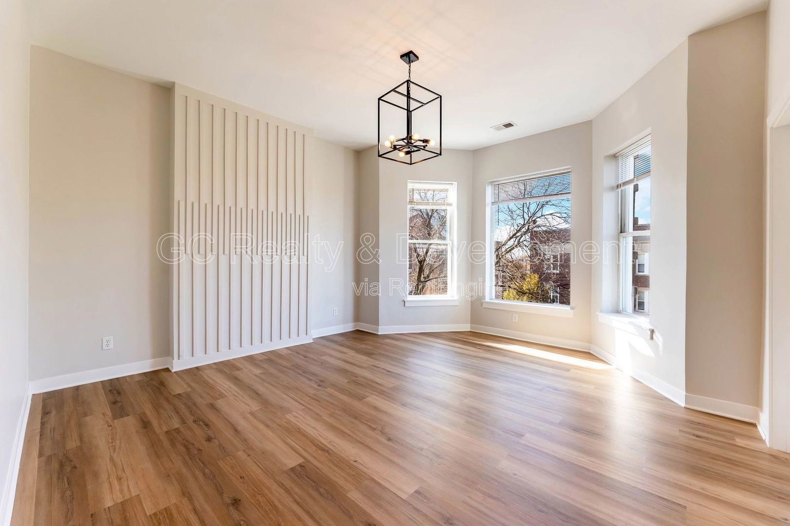 *** 3 BDRM - 1.5 BTH / UPDATED / 1800 SQFT / STAINLESS APPL & GRANITE /  PET FRIENDLY / LAUNDRY IN UNIT *** property image