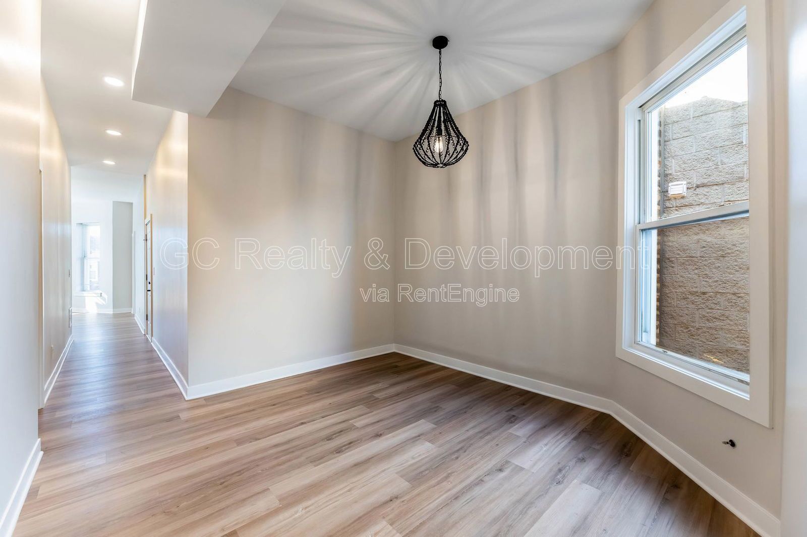 *** 3 BDRM - 1.5 BTH / UPDATED / 1800 SQFT / STAINLESS APPL & GRANITE /  PET FRIENDLY / LAUNDRY IN UNIT *** property image