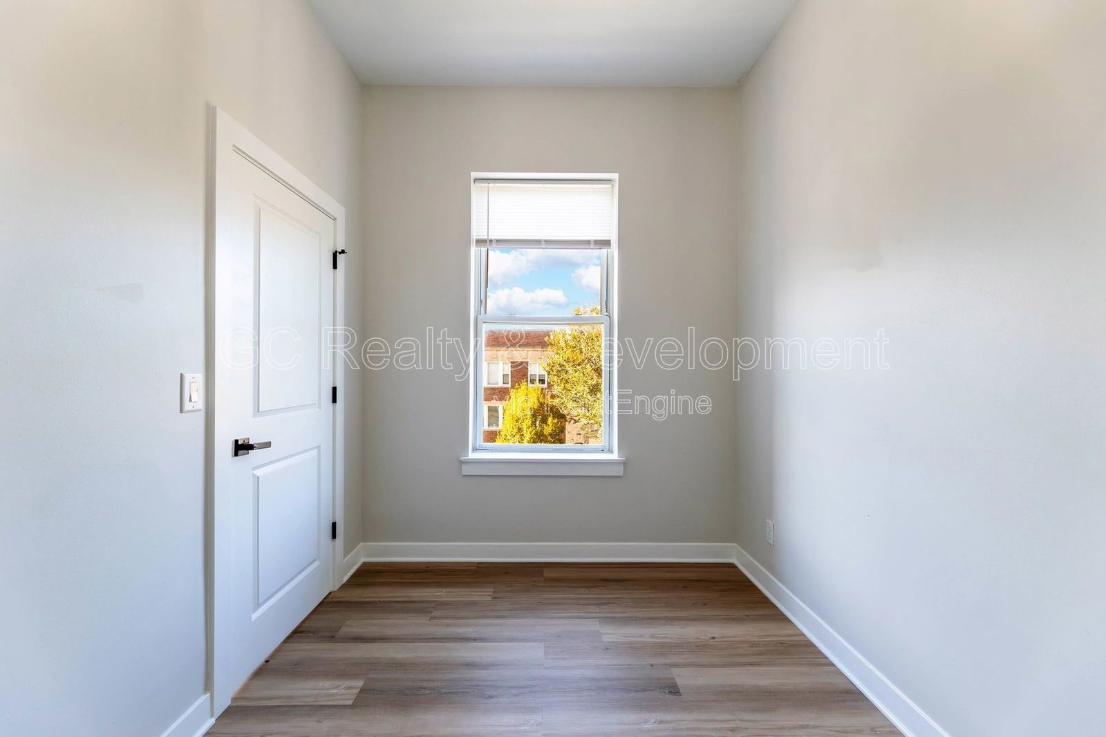 *** 3 BDRM - 1.5 BTH / UPDATED / 1800 SQFT / STAINLESS APPL & GRANITE /  PET FRIENDLY / LAUNDRY IN UNIT *** property image