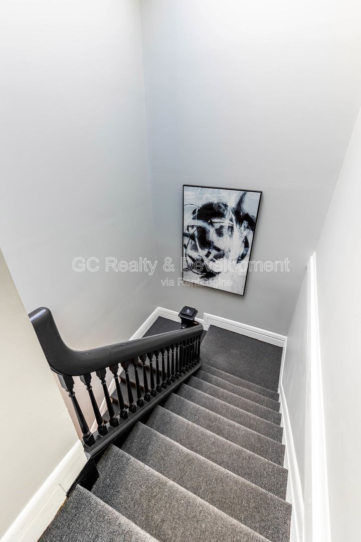 *** 3 BDRM - 1.5 BTH / UPDATED / 1800 SQFT / STAINLESS APPL & GRANITE /  PET FRIENDLY / LAUNDRY IN UNIT *** property image