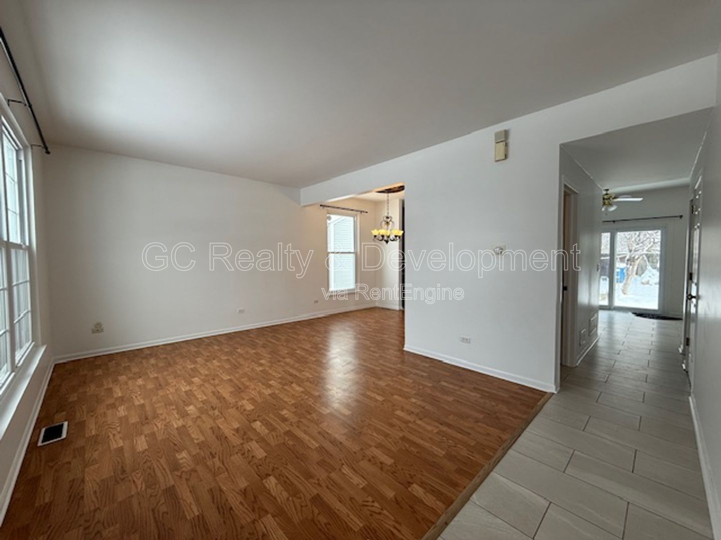 *** RECENTLY UPDATED / CUL-DE-SAC / DISTRICT 203 / PET FRIENDLY / FINISHED BASEMENT *** property image