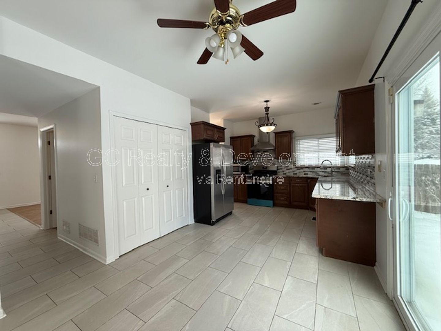 *** RECENTLY UPDATED / CUL-DE-SAC / DISTRICT 203 / PET FRIENDLY / FINISHED BASEMENT *** property image