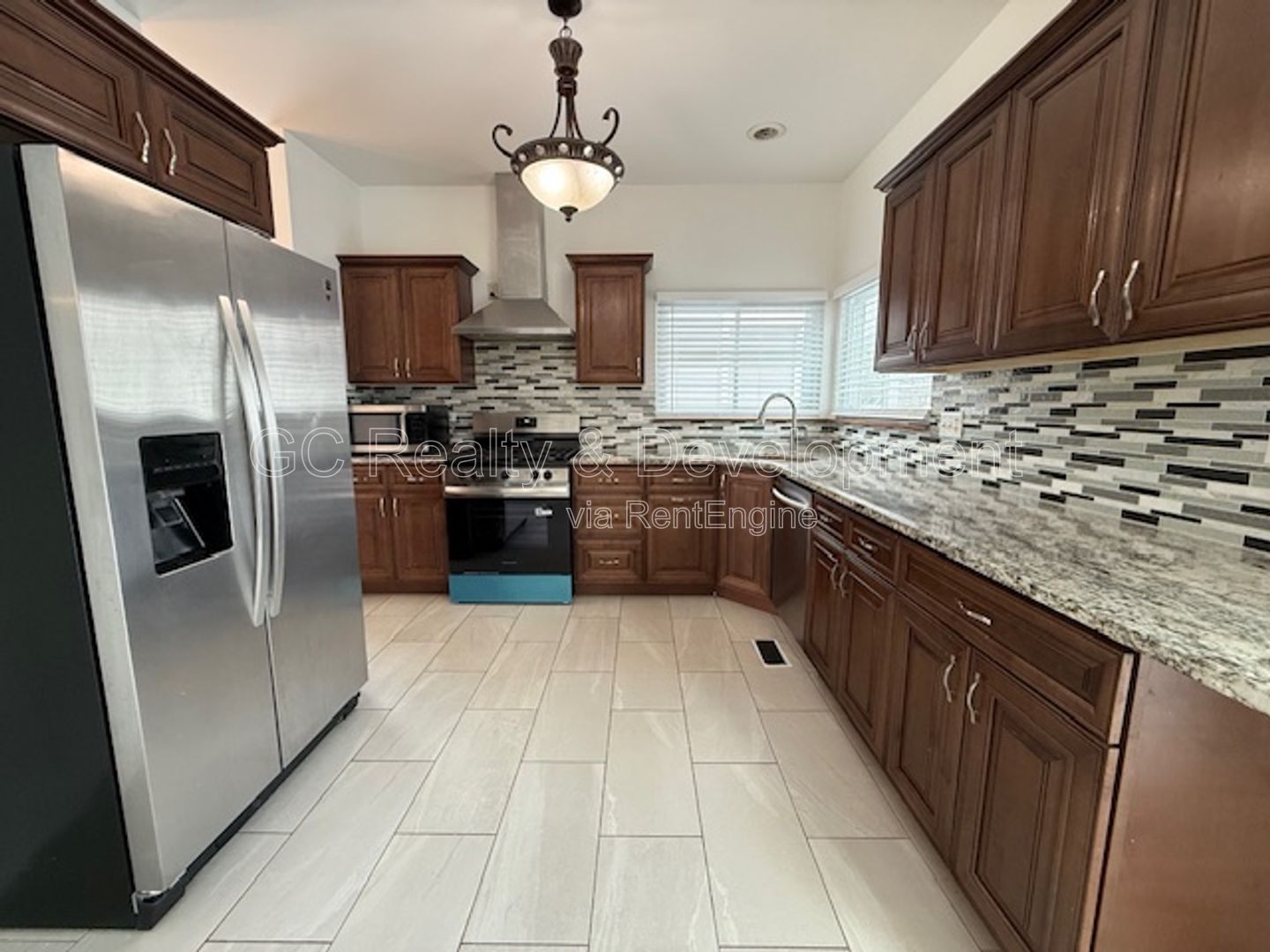 *** RECENTLY UPDATED / CUL-DE-SAC / DISTRICT 203 / PET FRIENDLY / FINISHED BASEMENT *** property image