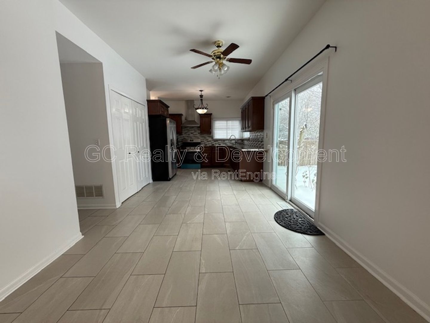 *** RECENTLY UPDATED / CUL-DE-SAC / DISTRICT 203 / PET FRIENDLY / FINISHED BASEMENT *** property image