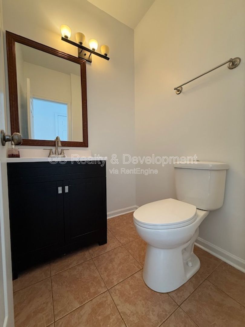 *** RECENTLY UPDATED / CUL-DE-SAC / DISTRICT 203 / PET FRIENDLY / FINISHED BASEMENT *** property image