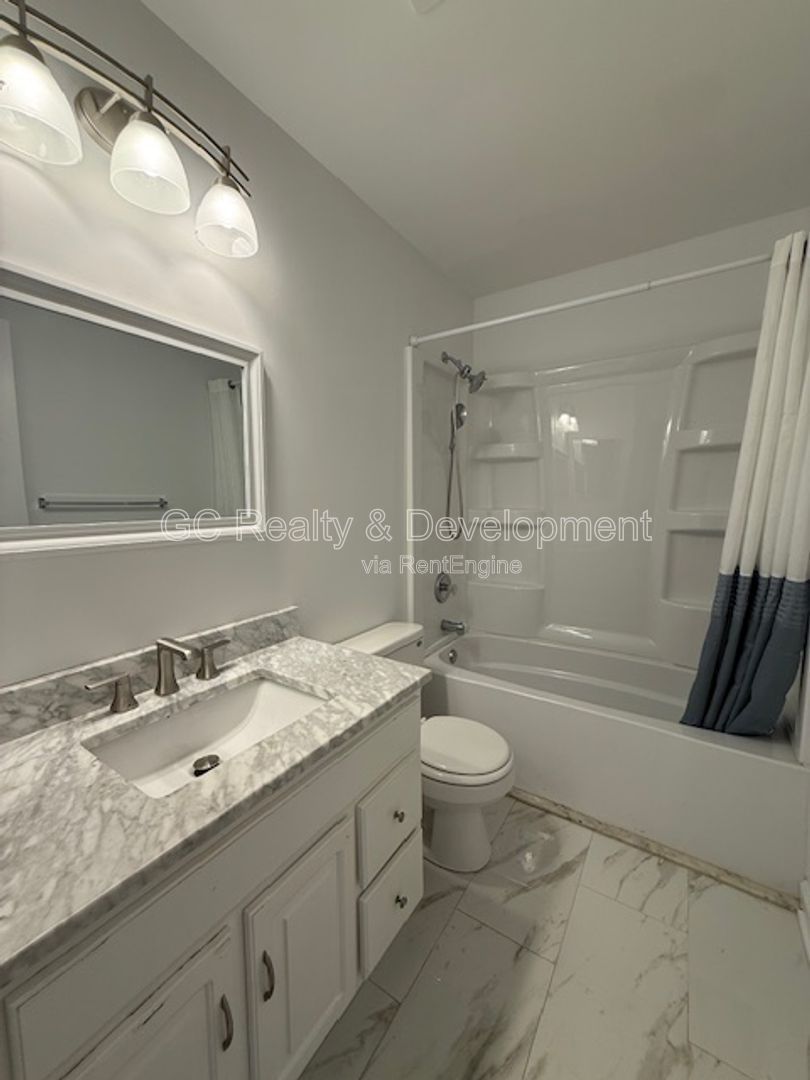 *** RECENTLY UPDATED / CUL-DE-SAC / DISTRICT 203 / PET FRIENDLY / FINISHED BASEMENT *** property image