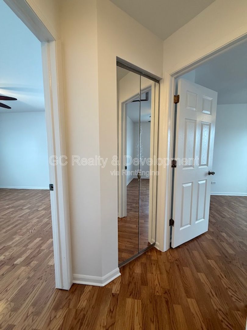 *** RECENTLY UPDATED / CUL-DE-SAC / DISTRICT 203 / PET FRIENDLY / FINISHED BASEMENT *** property image