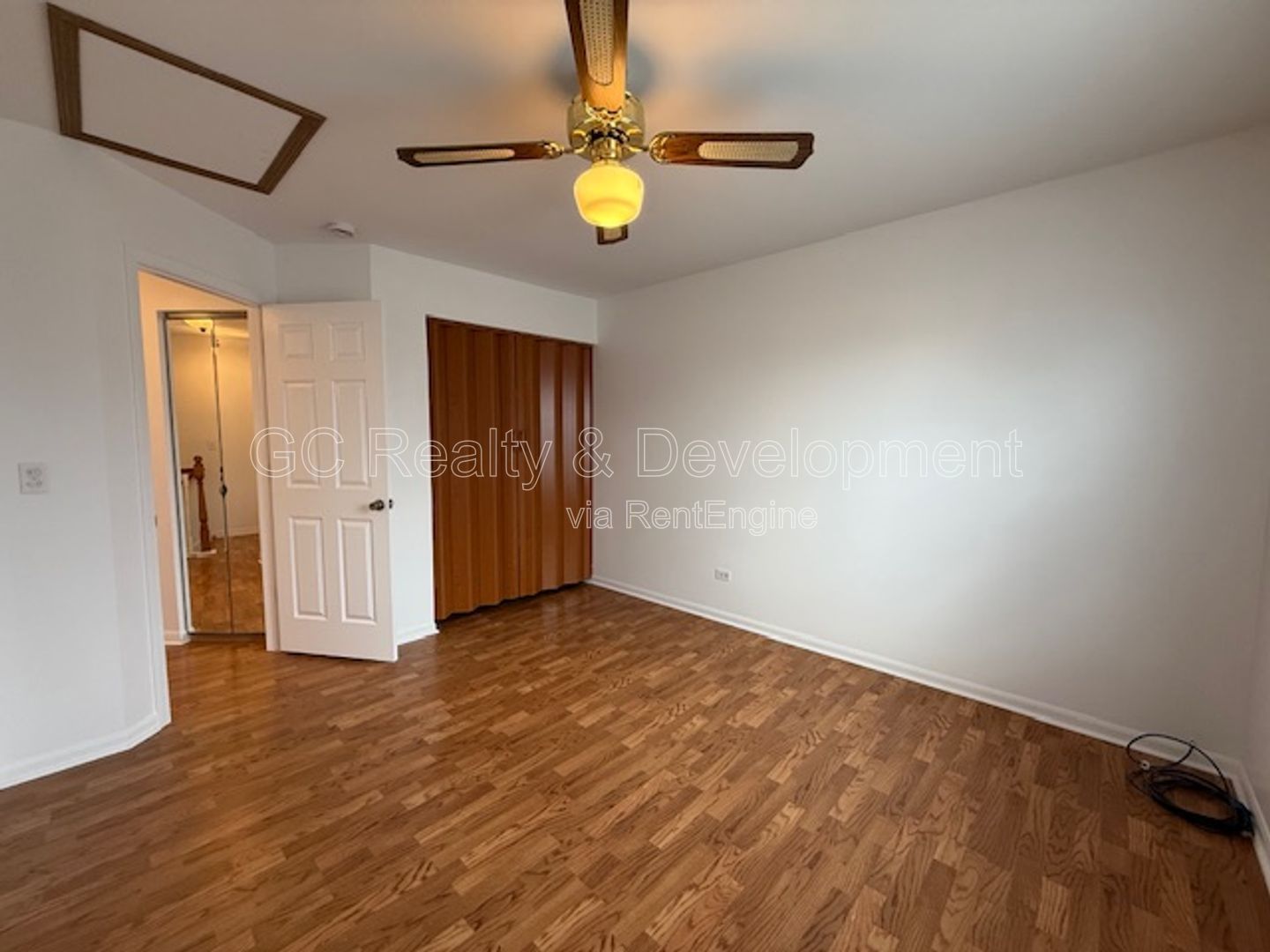 *** RECENTLY UPDATED / CUL-DE-SAC / DISTRICT 203 / PET FRIENDLY / FINISHED BASEMENT *** property image