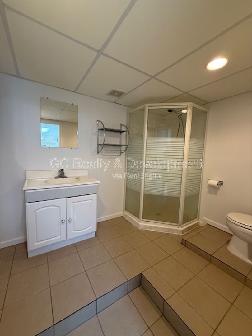 *** RECENTLY UPDATED / CUL-DE-SAC / DISTRICT 203 / PET FRIENDLY / FINISHED BASEMENT *** property image