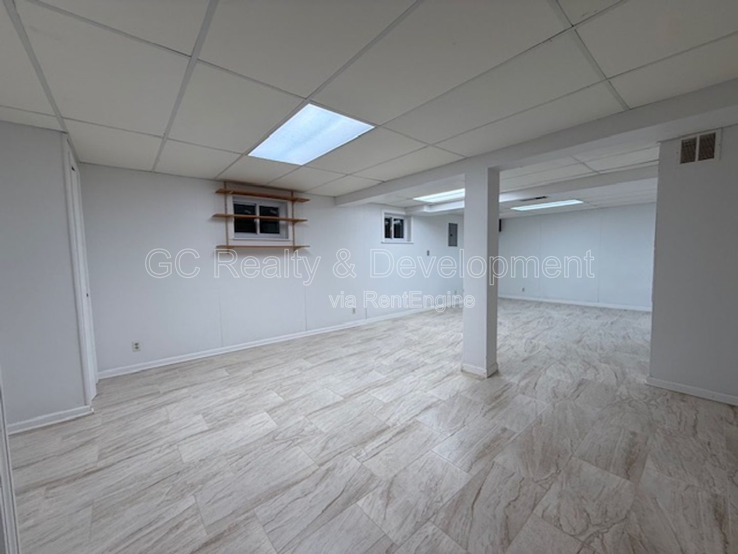 *** RECENTLY UPDATED / CUL-DE-SAC / DISTRICT 203 / PET FRIENDLY / FINISHED BASEMENT *** property image