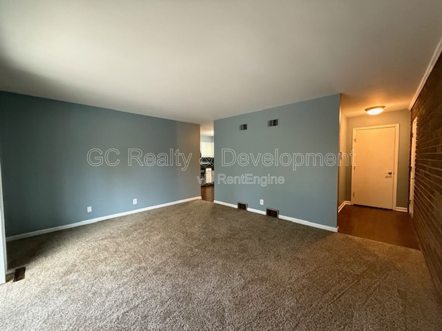 *** $250 OFF RENT / 2 BDRM / TENANT ONLY PAYS ELECTRIC / 2 PARKING SPOTS / SHOPPING NEARBY / LAUNDRY ON SITE *** property image