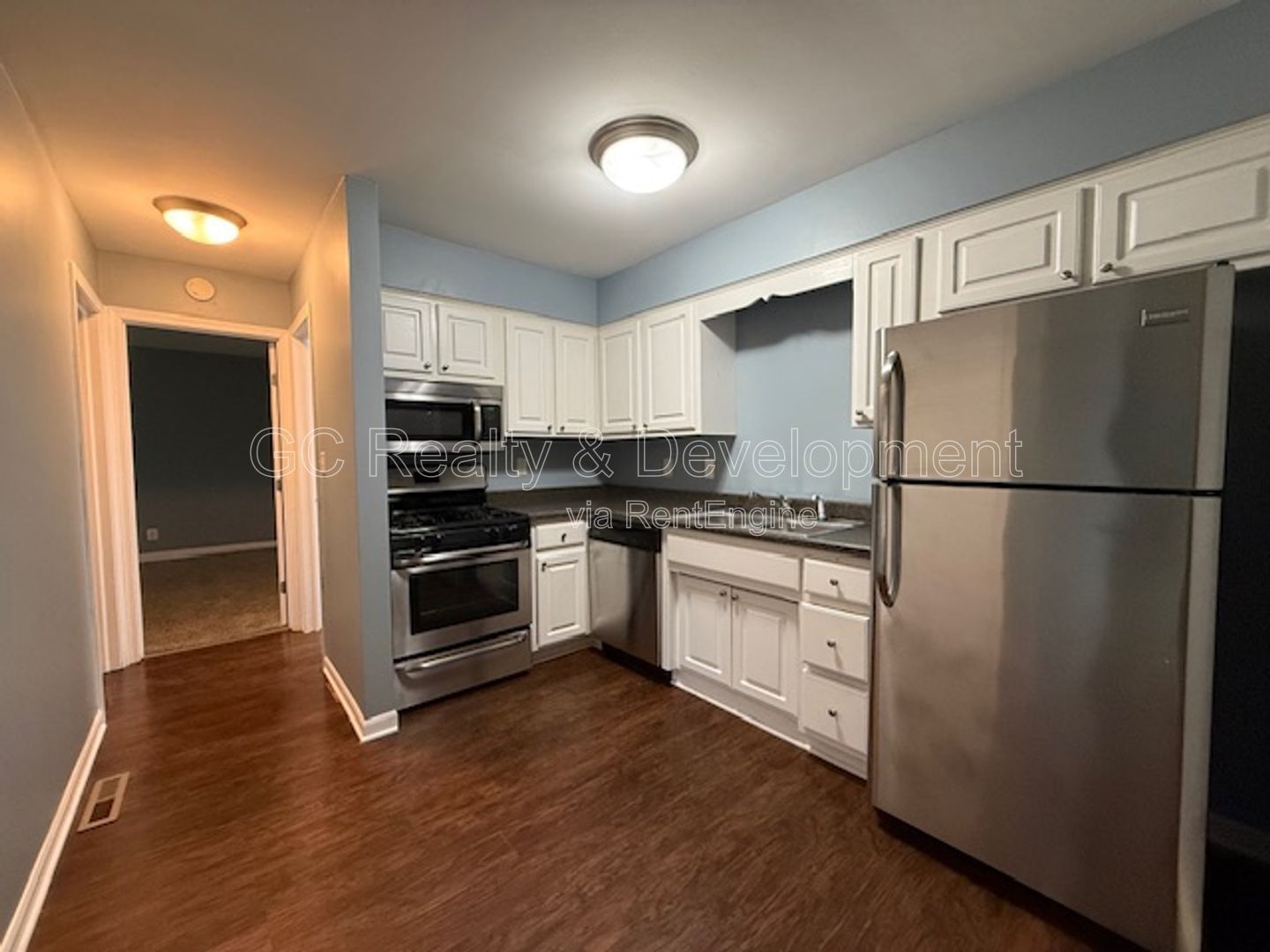 *** $250 OFF RENT / 2 BDRM / TENANT ONLY PAYS ELECTRIC / 2 PARKING SPOTS / SHOPPING NEARBY / LAUNDRY ON SITE *** property image