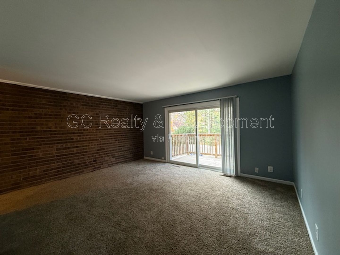 *** $250 OFF RENT / 2 BDRM / TENANT ONLY PAYS ELECTRIC / 2 PARKING SPOTS / SHOPPING NEARBY / LAUNDRY ON SITE *** property image