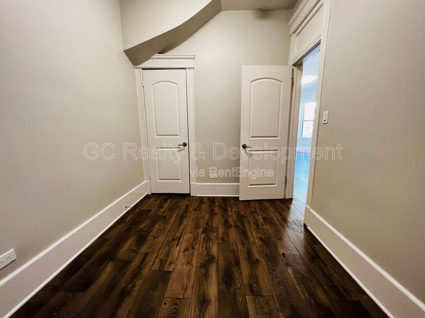 *** 1/2 MO RENT FREE / RECENTLY UPDATED / CENTRAL AC / 3 BDRMS / FIRST FLOOR UNIT / SS APPL INCL / W&D IN UNIT *** property image