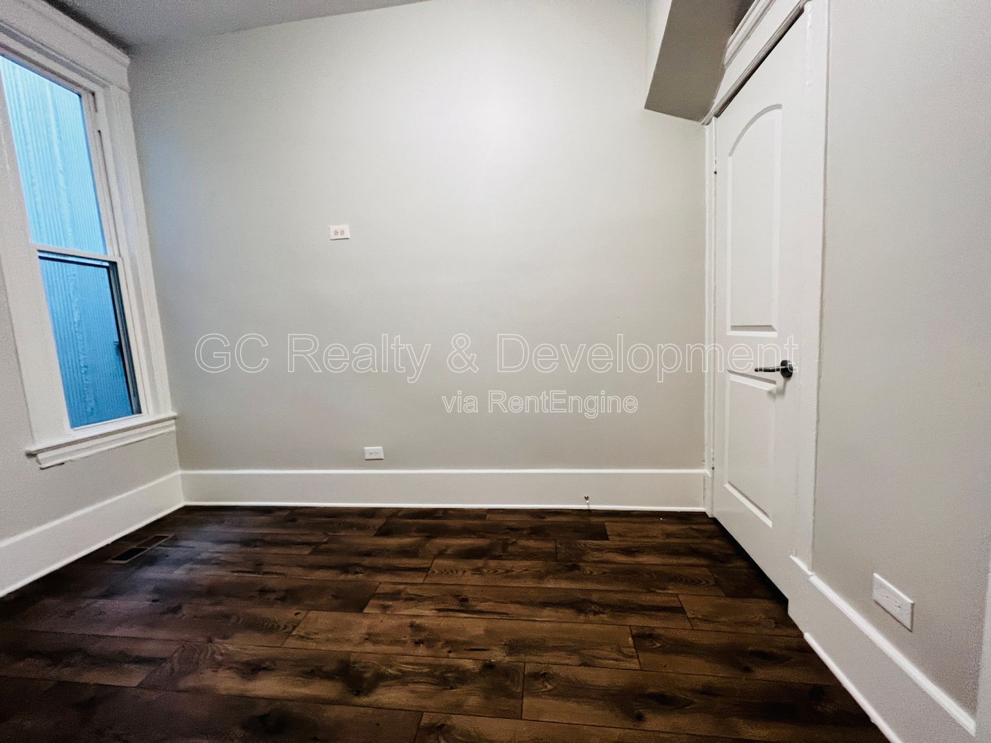 *** 1/2 MO RENT FREE / RECENTLY UPDATED / CENTRAL AC / 3 BDRMS / FIRST FLOOR UNIT / SS APPL INCL / W&D IN UNIT *** property image