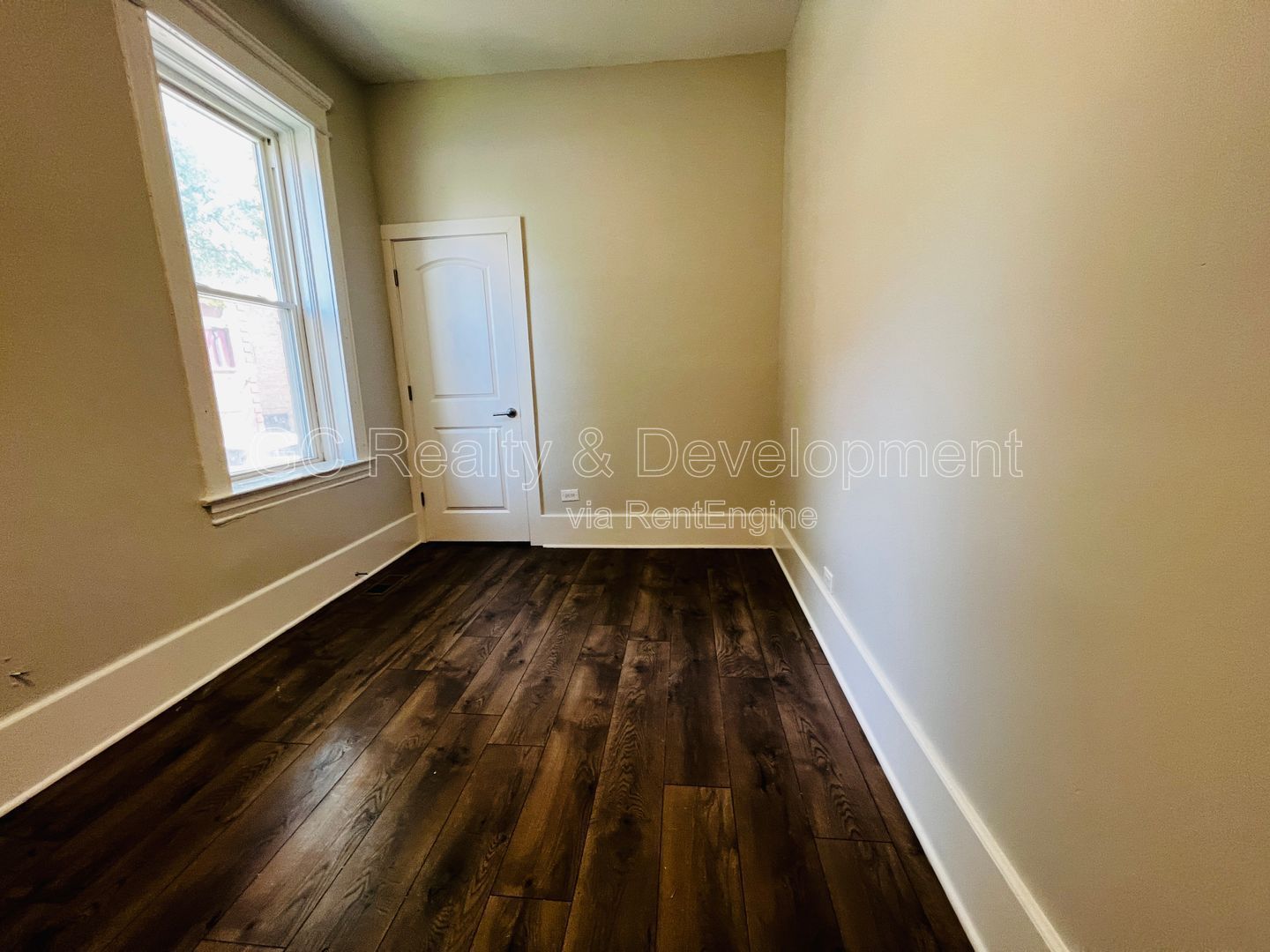 *** 1/2 MO RENT FREE / RECENTLY UPDATED / CENTRAL AC / 3 BDRMS / FIRST FLOOR UNIT / SS APPL INCL / W&D IN UNIT *** property image