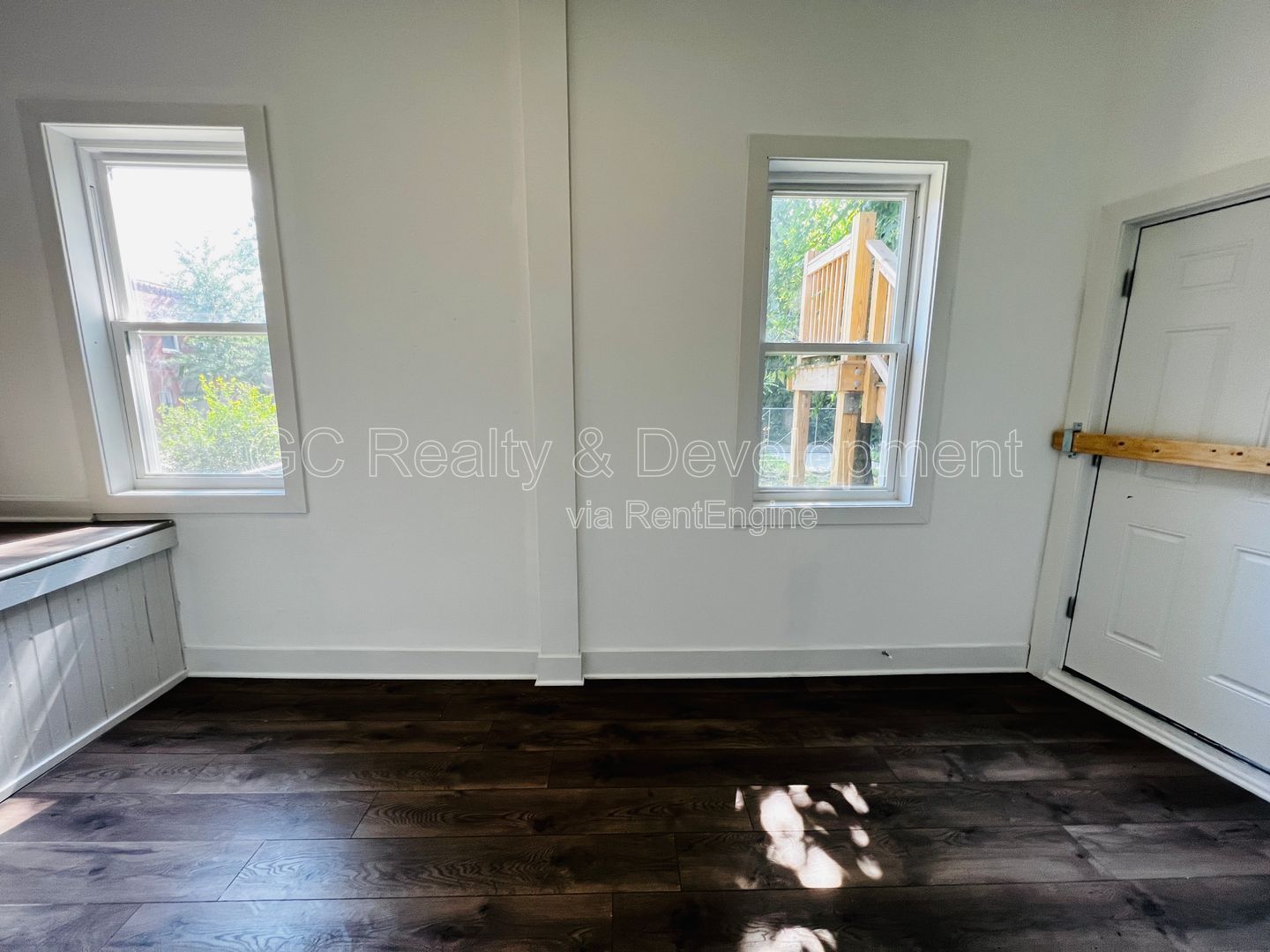 *** 1/2 MO RENT FREE / RECENTLY UPDATED / CENTRAL AC / 3 BDRMS / FIRST FLOOR UNIT / SS APPL INCL / W&D IN UNIT *** property image