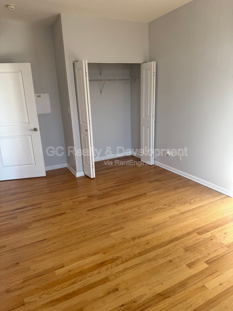 *** 2 BDRM / 2 BATH / HEATED GARAGE / LAUNDRY IN UNIT / HARDWOOD / NEWER BUILDING *** property image