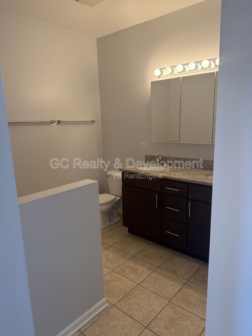 *** 2 BDRM / 2 BATH / HEATED GARAGE / LAUNDRY IN UNIT / HARDWOOD / NEWER BUILDING *** property image