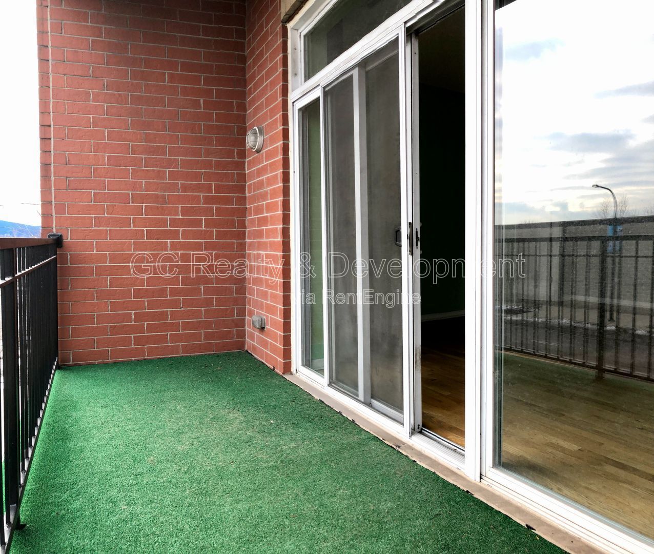 *** 2 BDRM / 2 BATH / HEATED GARAGE / LAUNDRY IN UNIT / HARDWOOD / NEWER BUILDING *** property image