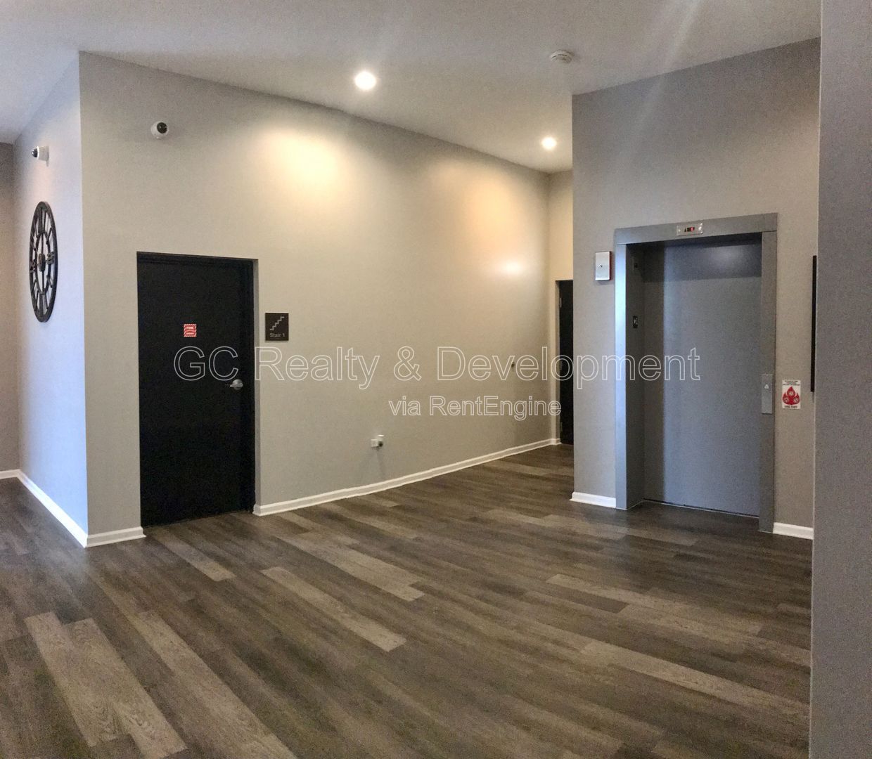 *** 2 BDRM / 2 BATH / HEATED GARAGE / LAUNDRY IN UNIT / HARDWOOD / NEWER BUILDING *** property image