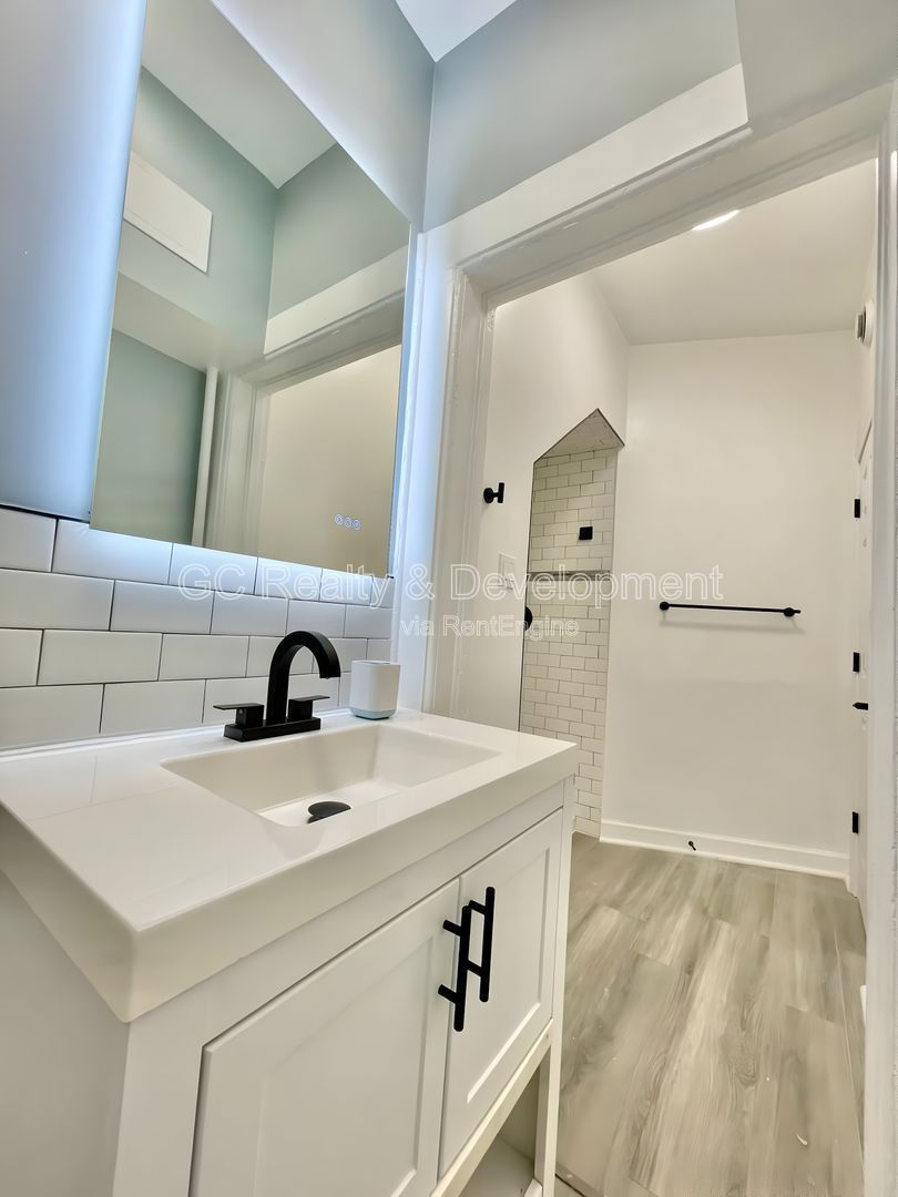 *** 1 MONTH FREE / PET FRIENDLY / FREE LAUNDRY ON SITE / CENTRAL AC / WIFI INCLUDED / WALK TO TRAIN *** property image