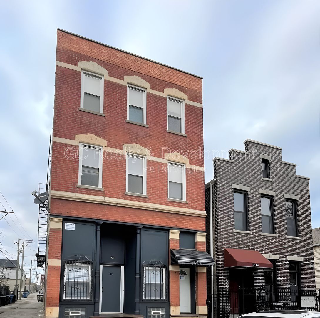 *** 1 MONTH FREE / 2 BDRM / IN UNIT LAUNDRY / SS APPL / CENTRAL AC / PET FRIENDLY / WALK TO TRAIN *** property image