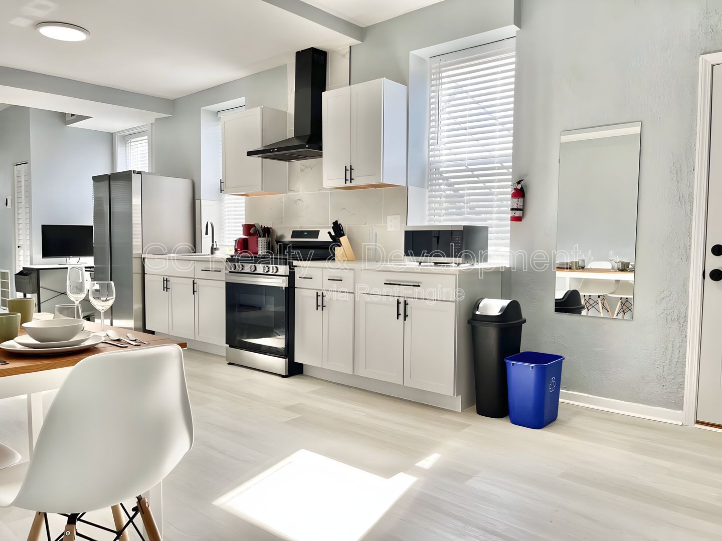 *** 1 MONTH FREE / 2 BDRM / IN UNIT LAUNDRY / SS APPL / CENTRAL AC / PET FRIENDLY / WALK TO TRAIN *** property image