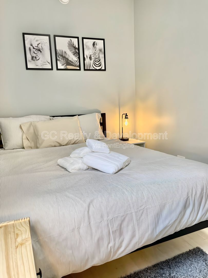 *** 1 MONTH FREE / 2 BDRM / IN UNIT LAUNDRY / SS APPL / CENTRAL AC / PET FRIENDLY / WALK TO TRAIN *** property image