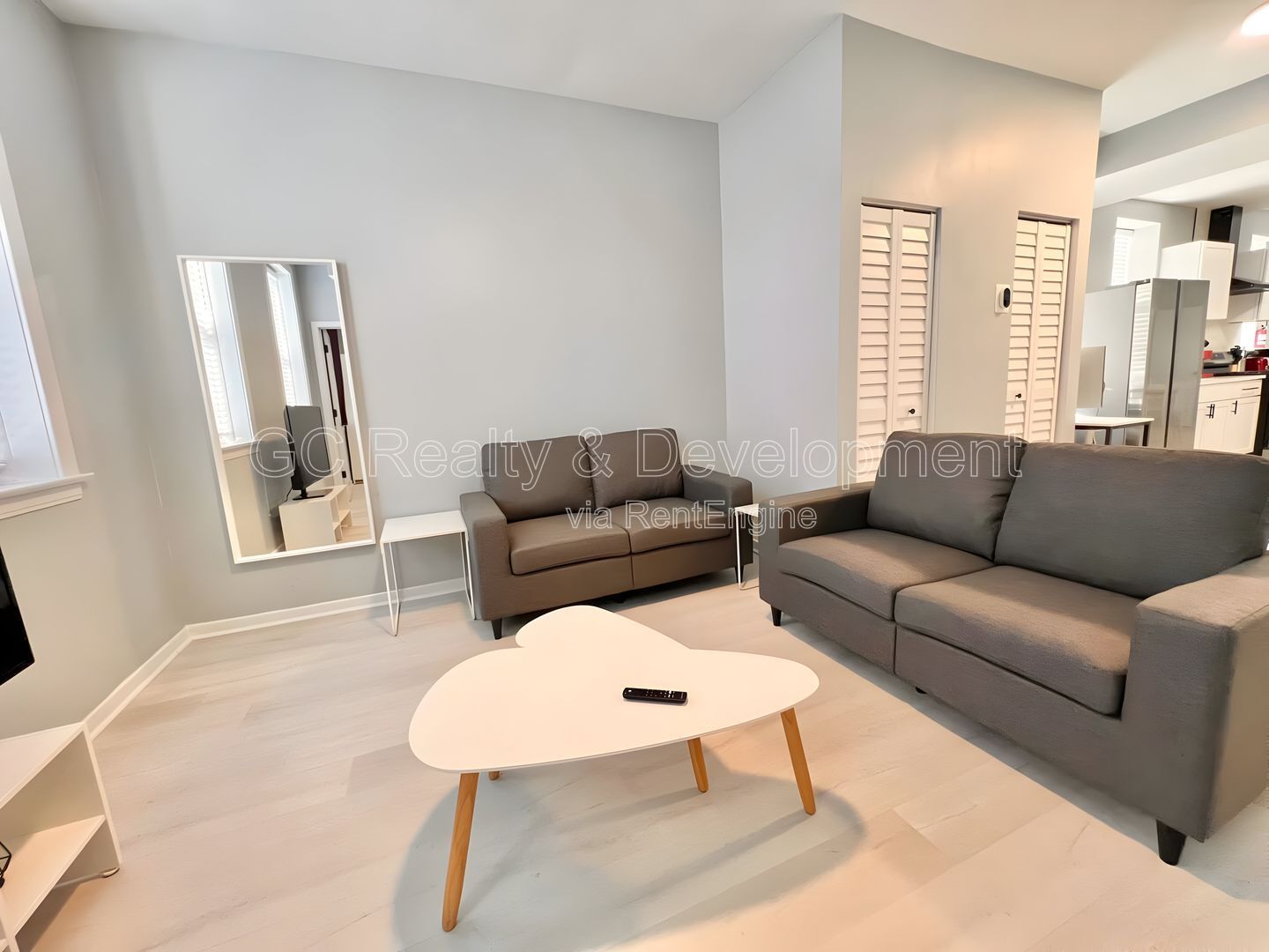 *** 1 MONTH FREE / 2 BDRM / IN UNIT LAUNDRY / SS APPL / CENTRAL AC / PET FRIENDLY / WALK TO TRAIN *** property image