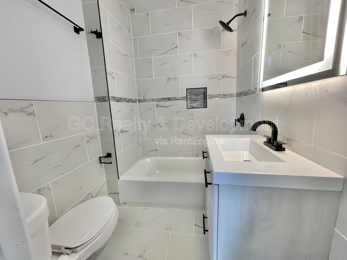 *** 1 MONTH FREE / 2 BDRM / IN UNIT LAUNDRY / SS APPL / CENTRAL AC / PET FRIENDLY / WALK TO TRAIN *** property image