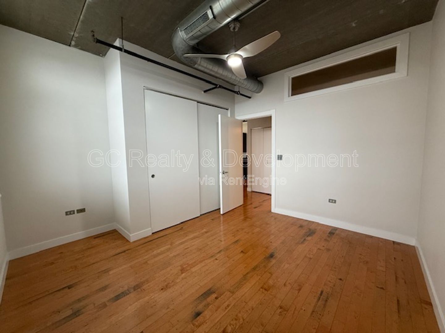 *** 1 MO RENT FREE / DOWNTOWN ARLINGTON HEIGHTS / WALK TO METRA / IN UNIT LAUNDRY / ON SITE GYM *** property image