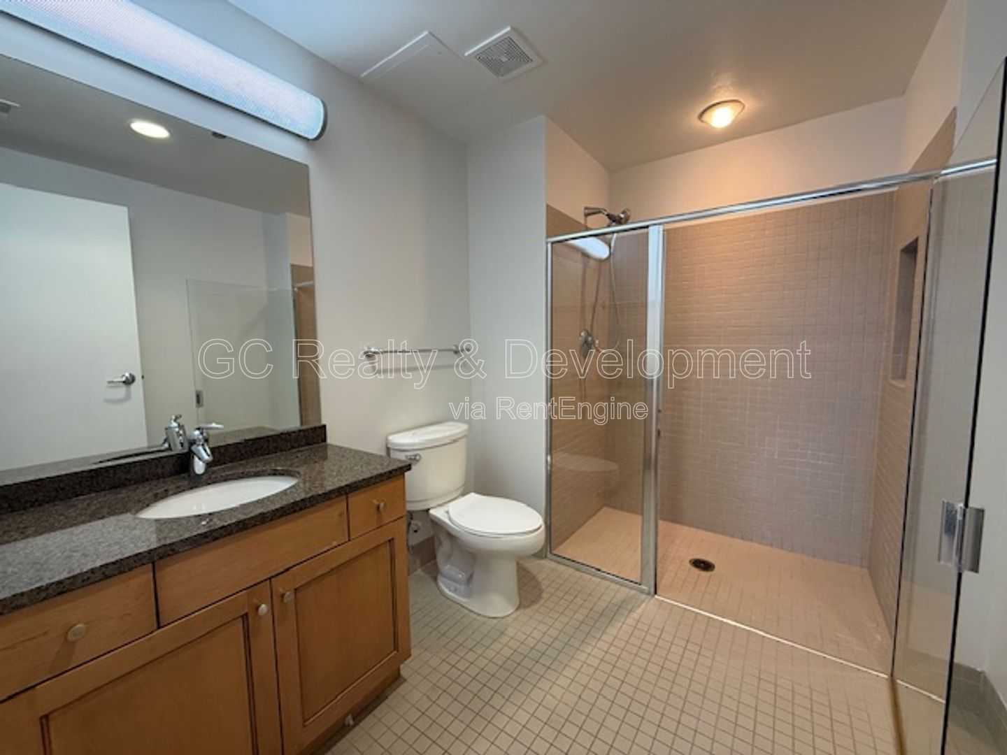 *** 1 MO RENT FREE / DOWNTOWN ARLINGTON HEIGHTS / WALK TO METRA / IN UNIT LAUNDRY / ON SITE GYM *** property image