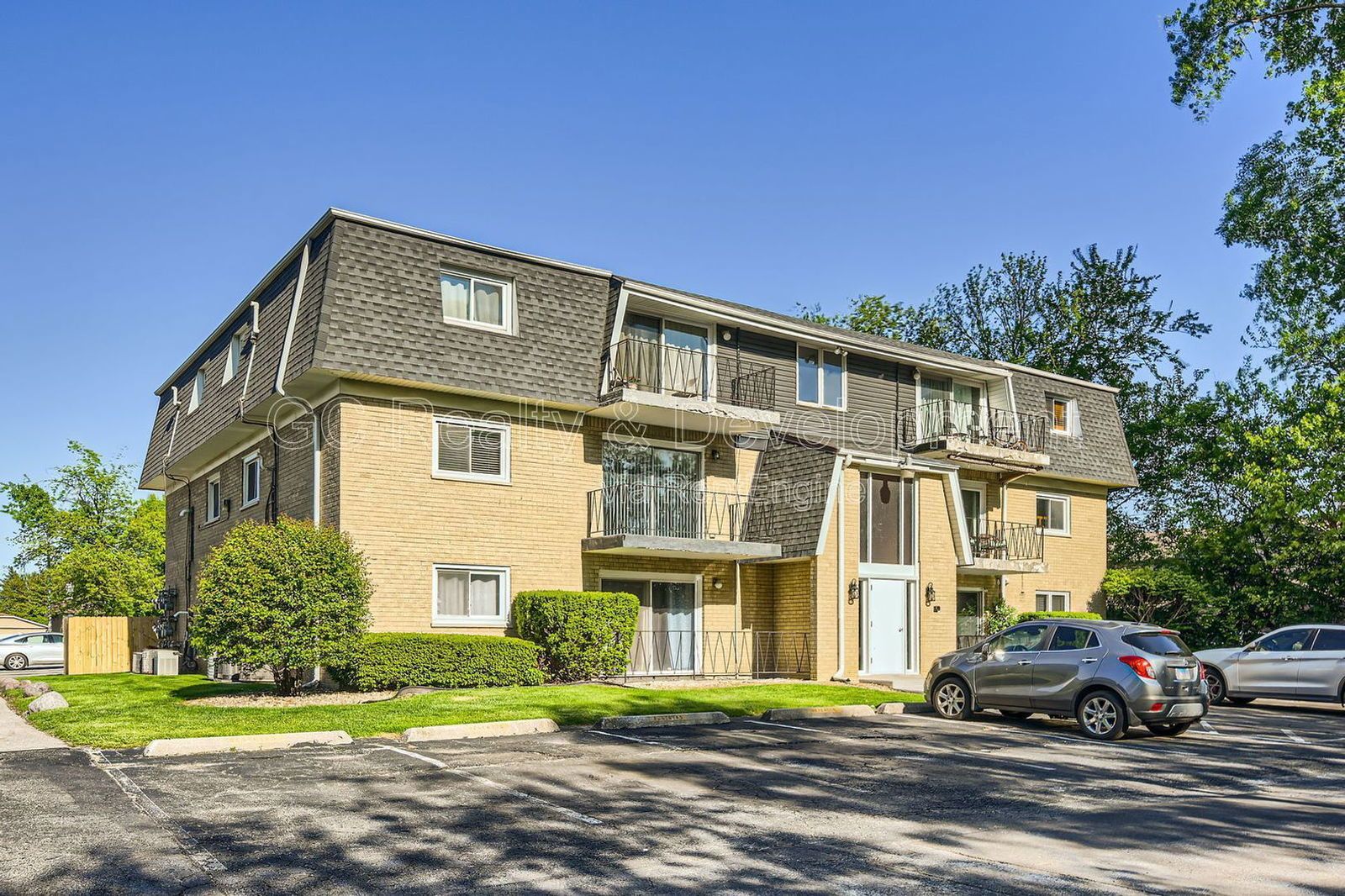 *** FIRST FLOOR UNIT / CENTRAL AC / FREE LAUNDRY ON SITE / PET FRIENDLY / TENANT ONLY PAYS ELECTRIC *** property image