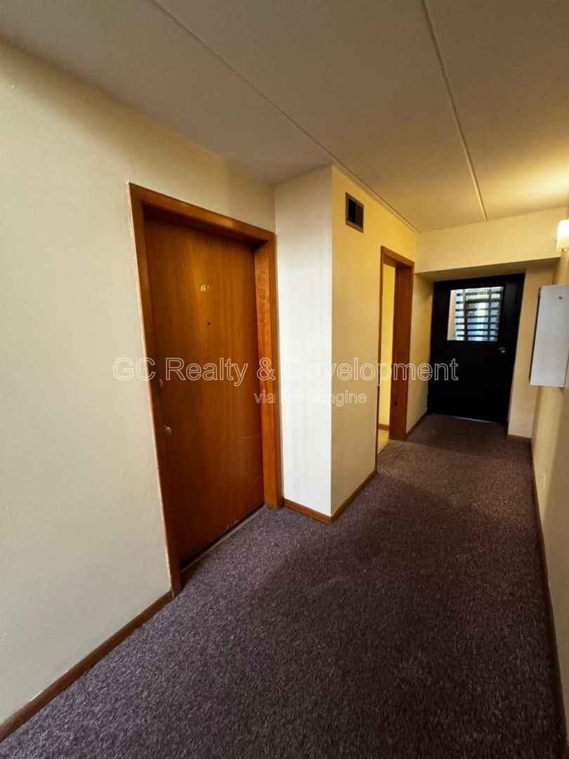 *** FIRST FLOOR UNIT / CENTRAL AC / FREE LAUNDRY ON SITE / PET FRIENDLY / TENANT ONLY PAYS ELECTRIC *** property image