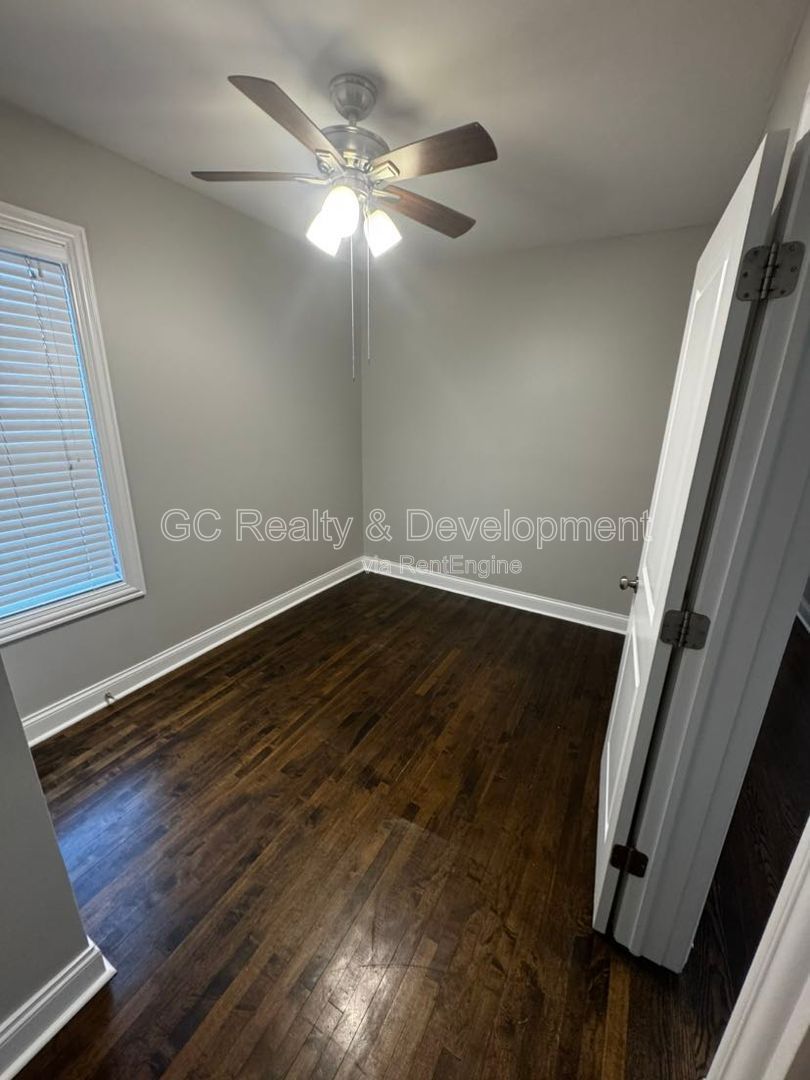 *** 1/2 MO RENT FREE / W&D IN UNIT / GARAGE PARKING / PET FRIENDLY / RESTAURANTS NEARBY / FENCED YARD *** property image