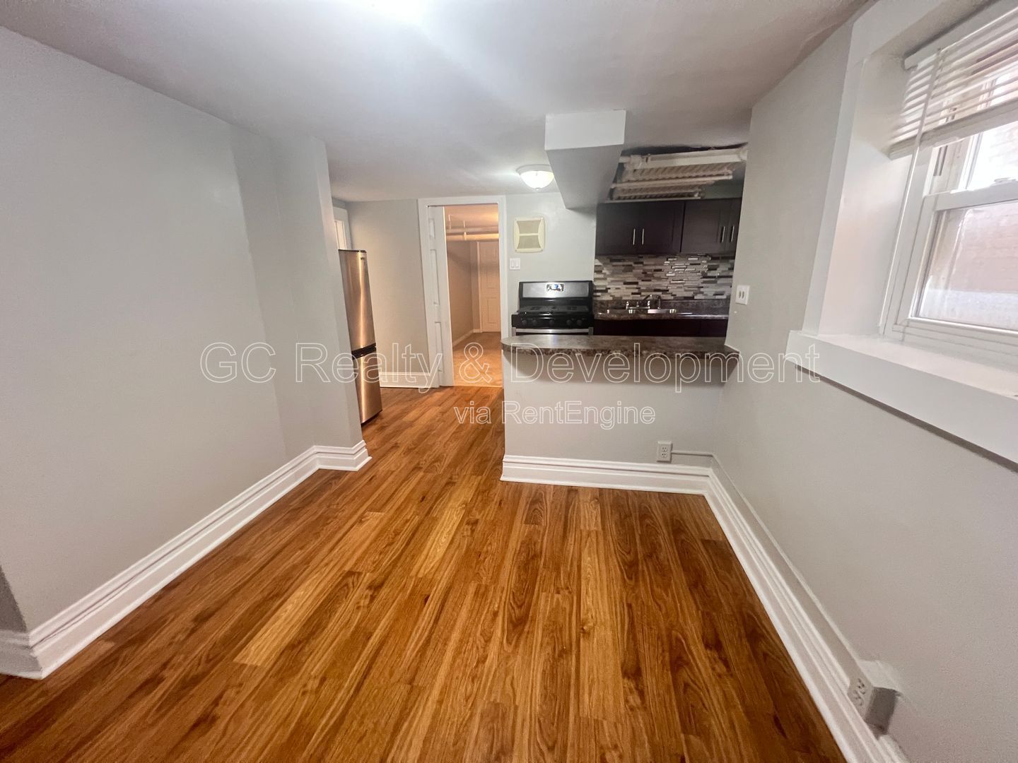 *** 1/2 MO RENT FREE / PORTAGE PARK / 2BDRM / SS APPLIANCES INCL / FREE LAUNDRY IN BUILDING / STREET PARKING *** property image